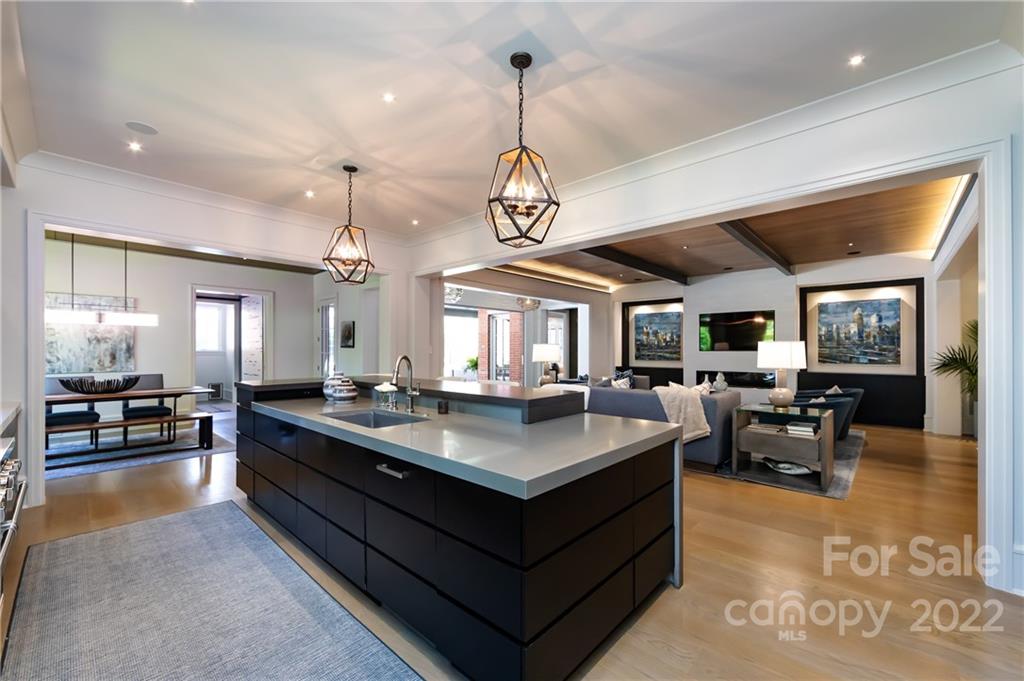 1903 Queens Road W Charlotte NC 28207
