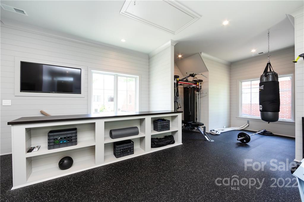 1903 Queens Road W Charlotte NC 28207