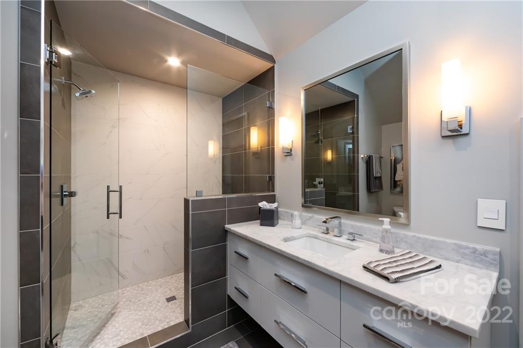 1903 Queens Road W Charlotte NC 28207