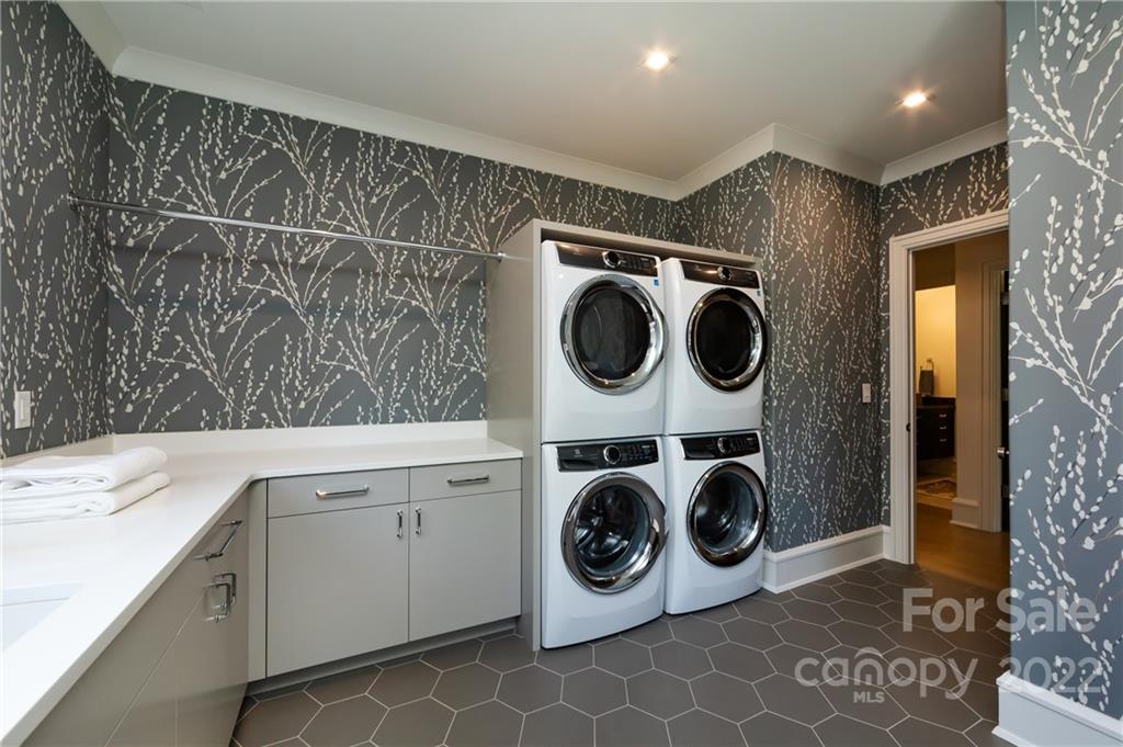 1903 Queens Road W Charlotte NC 28207