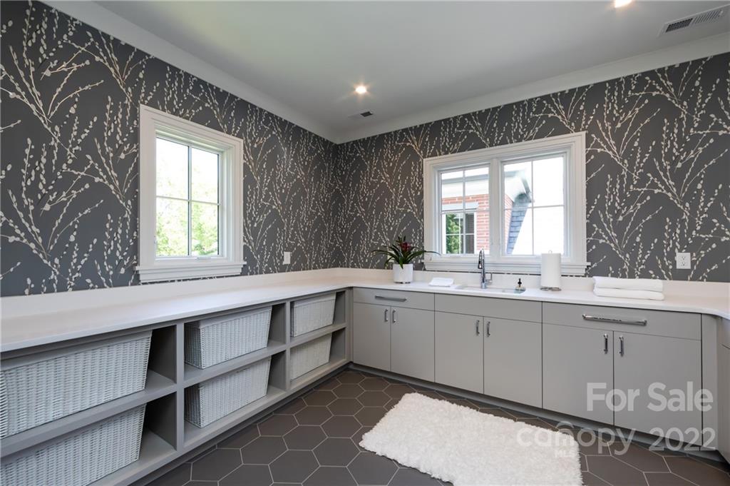 1903 Queens Road W Charlotte NC 28207