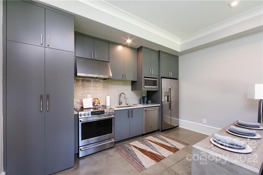 1903 Queens Road W Charlotte NC 28207