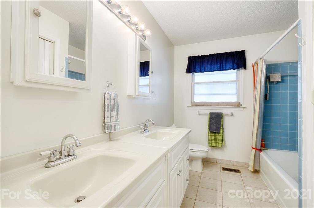 19 Brushwood Road Asheville NC 28804