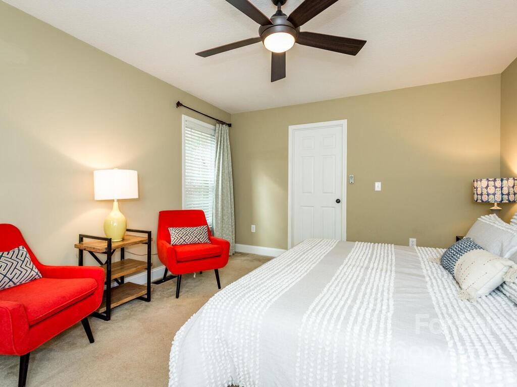 33 Oakcrest Place Asheville NC 28806