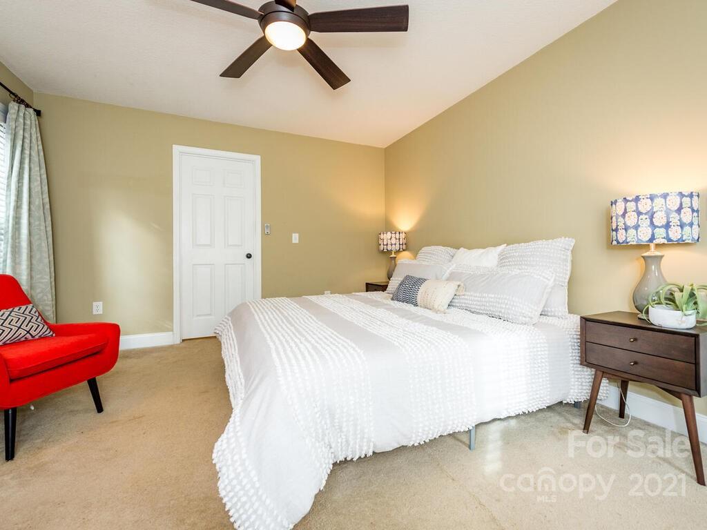 33 Oakcrest Place Asheville NC 28806
