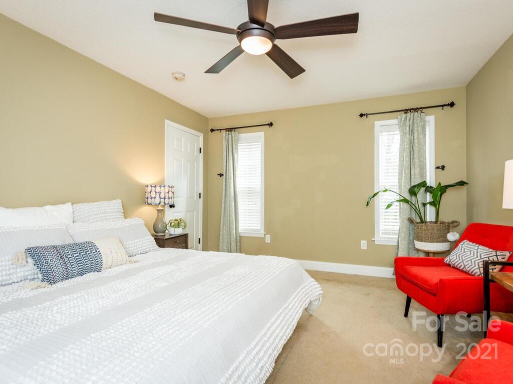 33 Oakcrest Place Asheville NC 28806