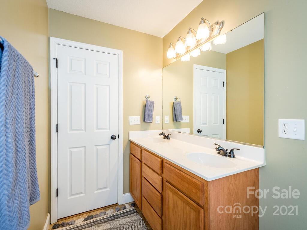 33 Oakcrest Place Asheville NC 28806