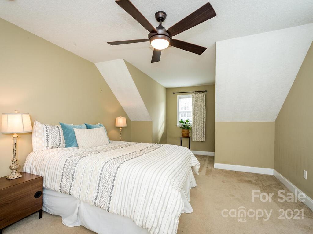 33 Oakcrest Place Asheville NC 28806