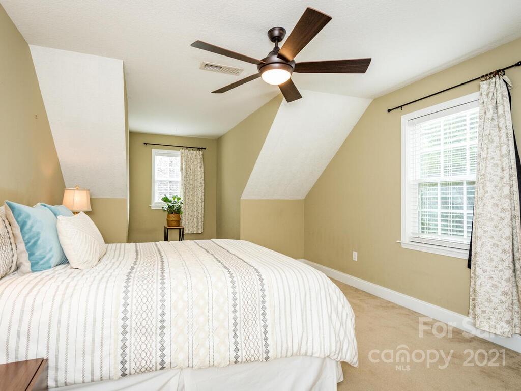 33 Oakcrest Place Asheville NC 28806