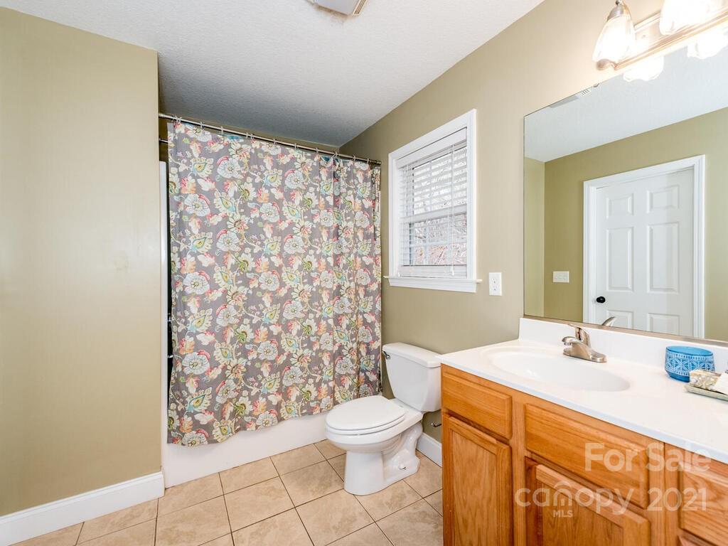 33 Oakcrest Place Asheville NC 28806