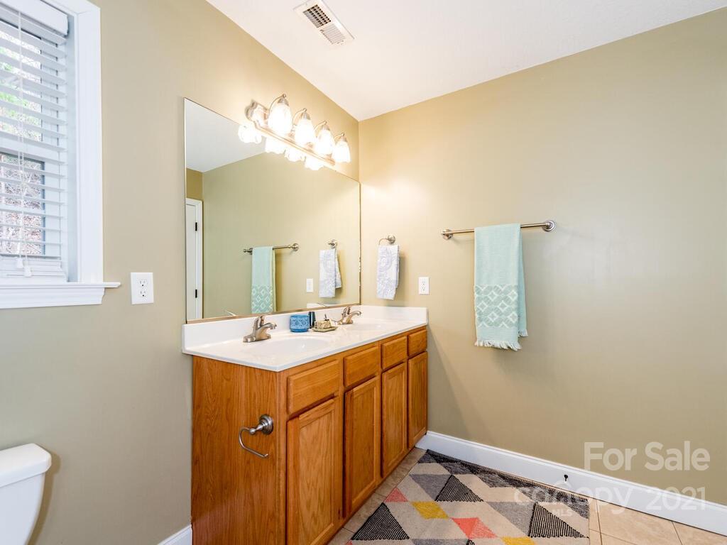 33 Oakcrest Place Asheville NC 28806