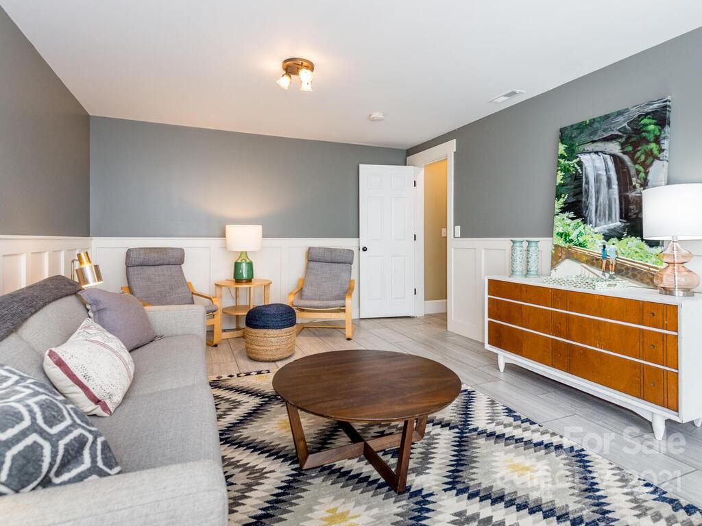 33 Oakcrest Place Asheville NC 28806