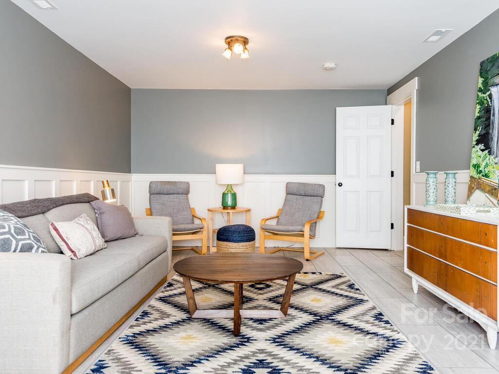 33 Oakcrest Place Asheville NC 28806
