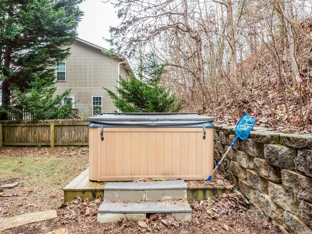 33 Oakcrest Place Asheville NC 28806