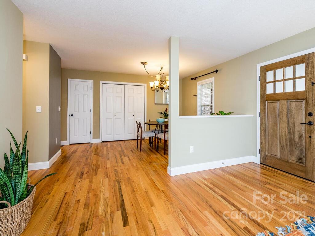 33 Oakcrest Place Asheville NC 28806