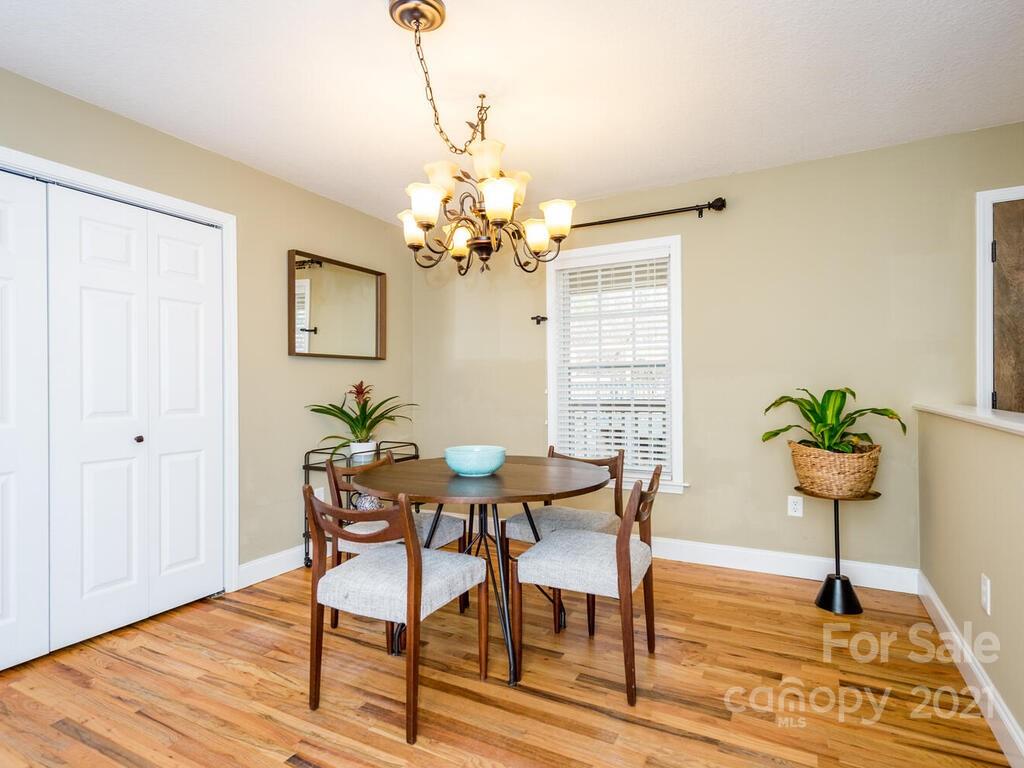 33 Oakcrest Place Asheville NC 28806