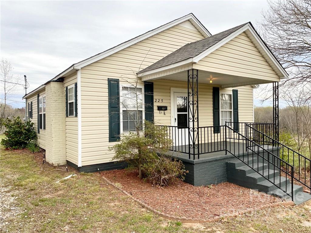 225 22nd Avenue Place NE Hickory NC 28601