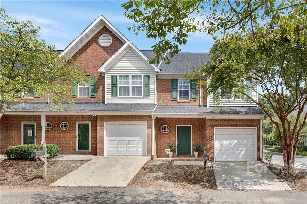 2113 Lennoxshire Square Court Charlotte NC 28210