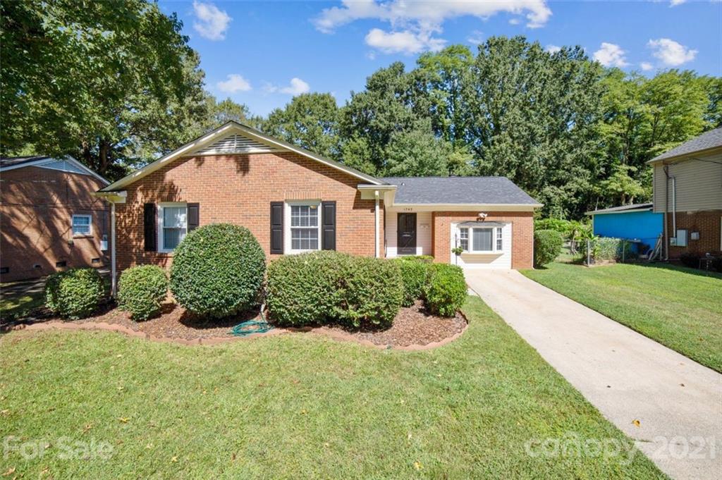 1743 Shannonhouse Drive Charlotte NC 28215