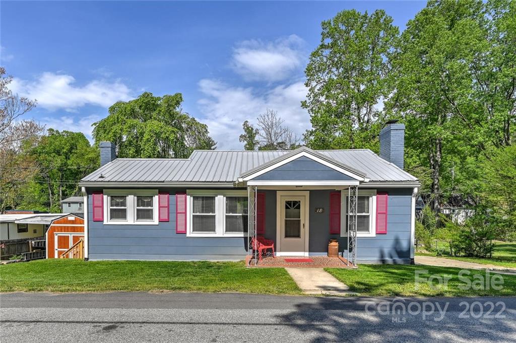 18 Wellington Drive Asheville NC 28804