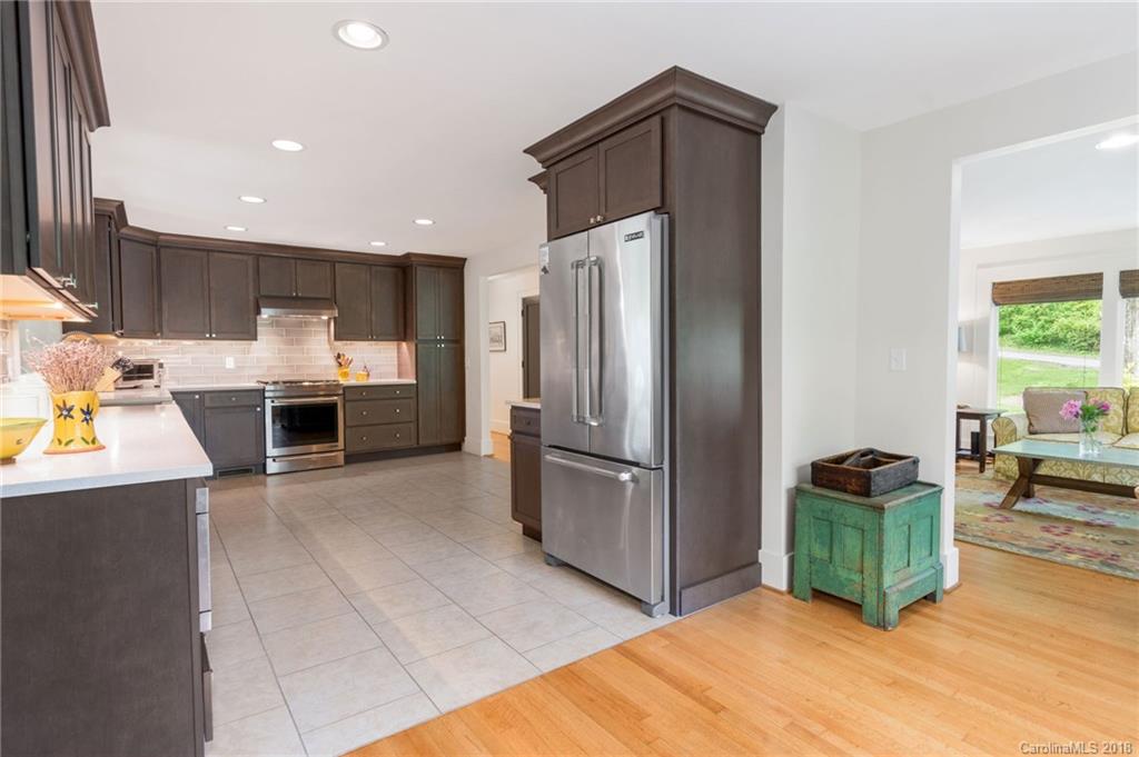 19 Red Oak Road Asheville NC 28804