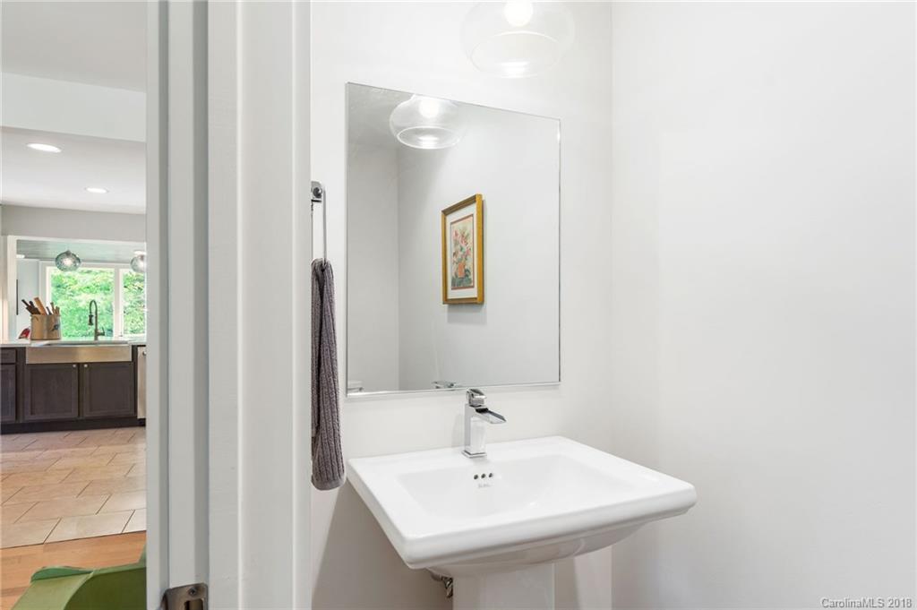 19 Red Oak Road Asheville NC 28804