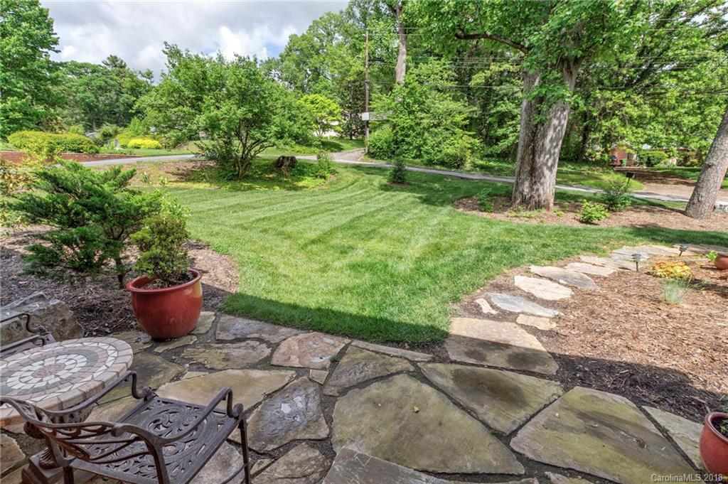 19 Red Oak Road Asheville NC 28804