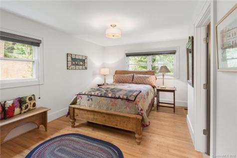 19 Red Oak Road Asheville NC 28804