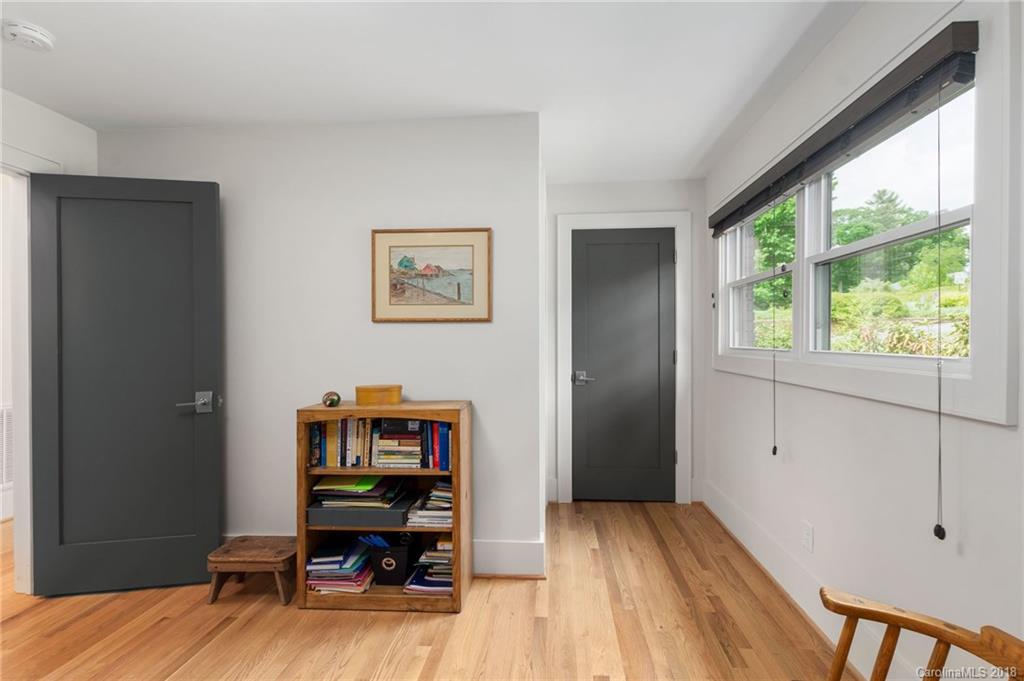 19 Red Oak Road Asheville NC 28804
