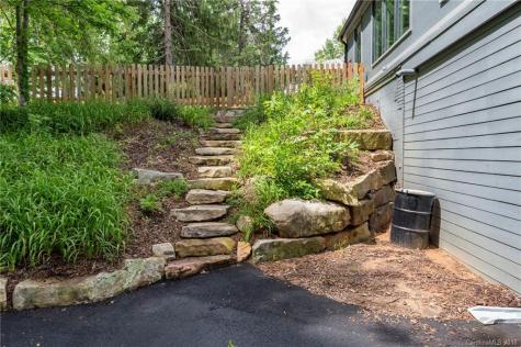 19 Red Oak Road Asheville NC 28804