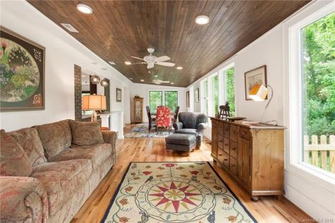 19 Red Oak Road Asheville NC 28804
