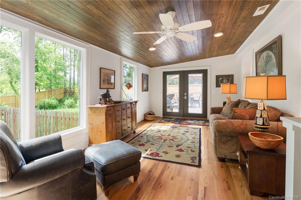 19 Red Oak Road Asheville NC 28804