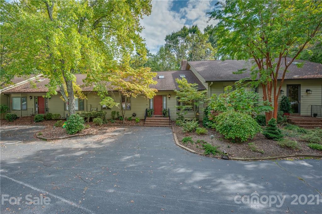 33 Hunting Country Trail Tryon NC 28782