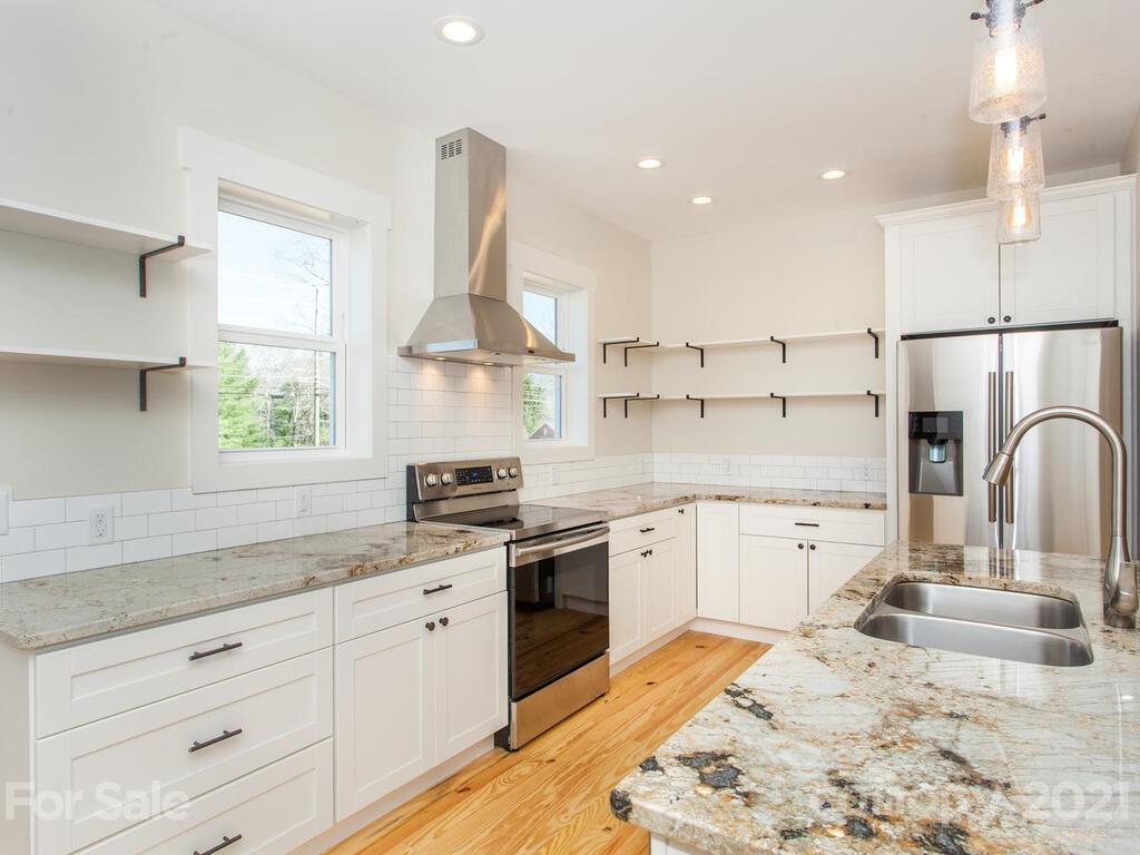 8 Maultsby Lane Asheville NC 28805