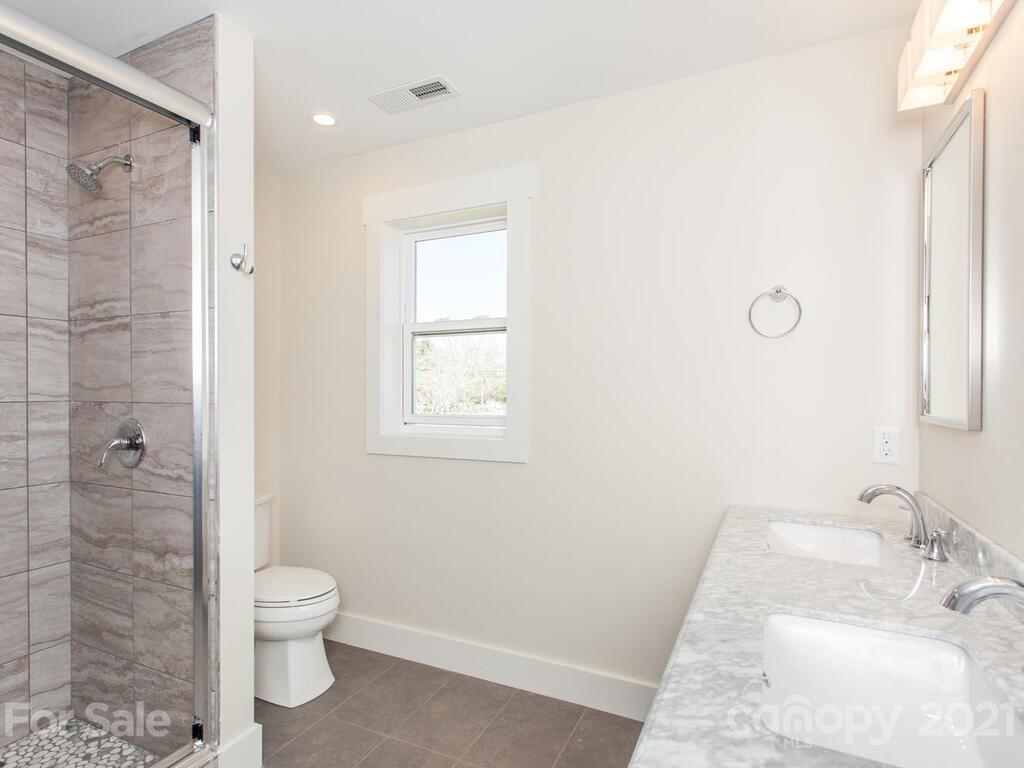 8 Maultsby Lane Asheville NC 28805
