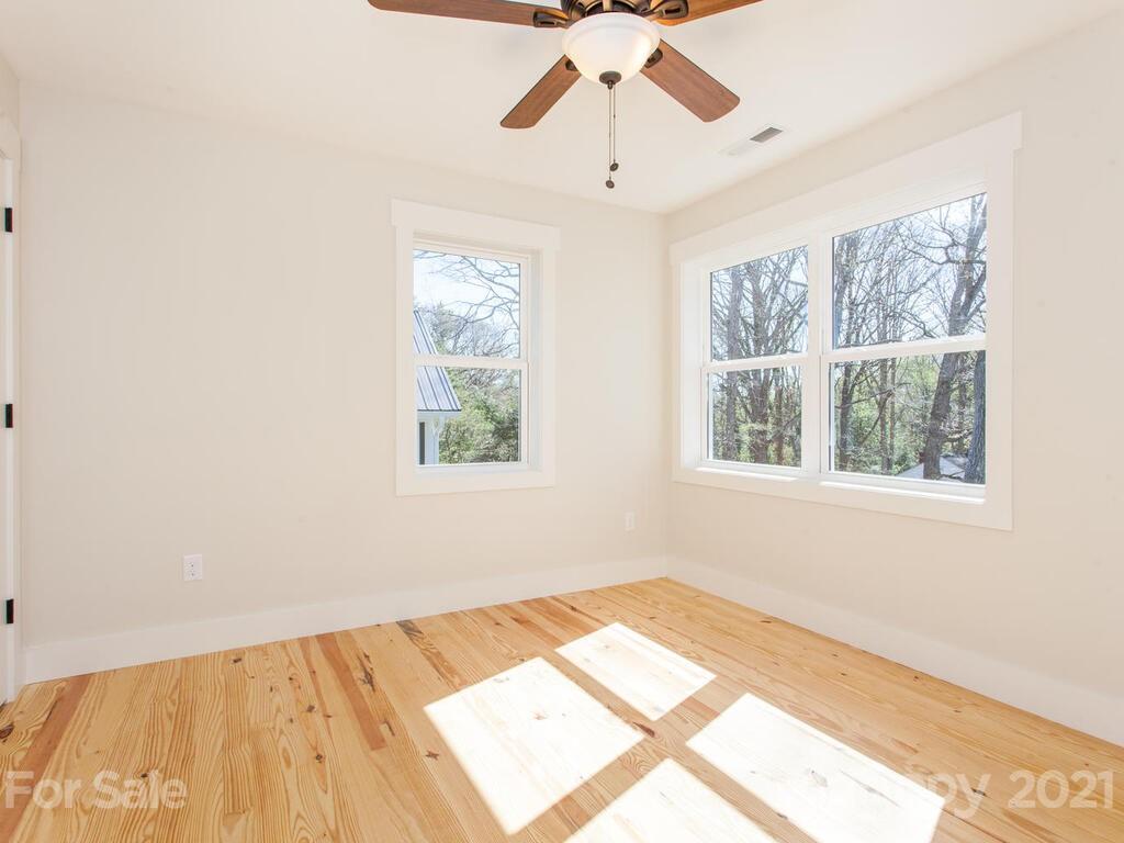 8 Maultsby Lane Asheville NC 28805