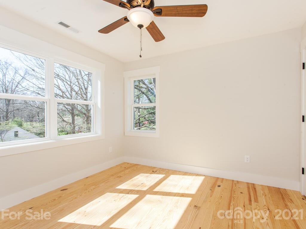8 Maultsby Lane Asheville NC 28805