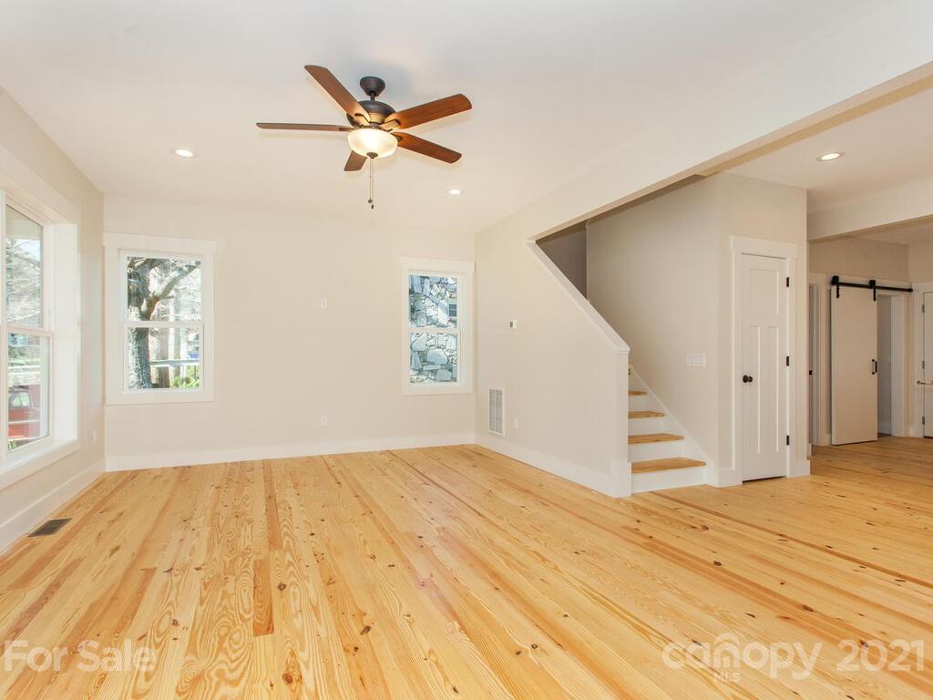 8 Maultsby Lane Asheville NC 28805