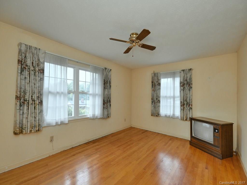 9 Meadowlark Road Asheville NC 28805