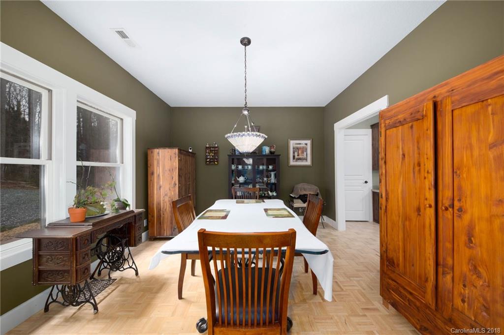 69 Wagon Road Asheville NC 28805
