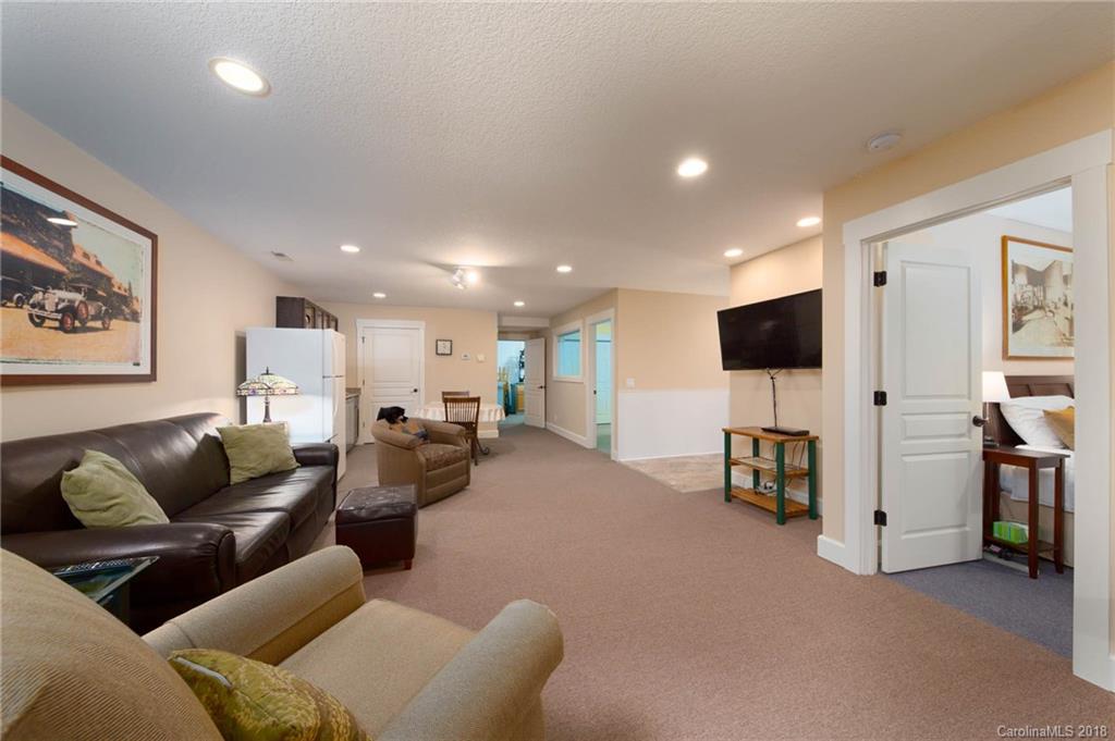 69 Wagon Road Asheville NC 28805
