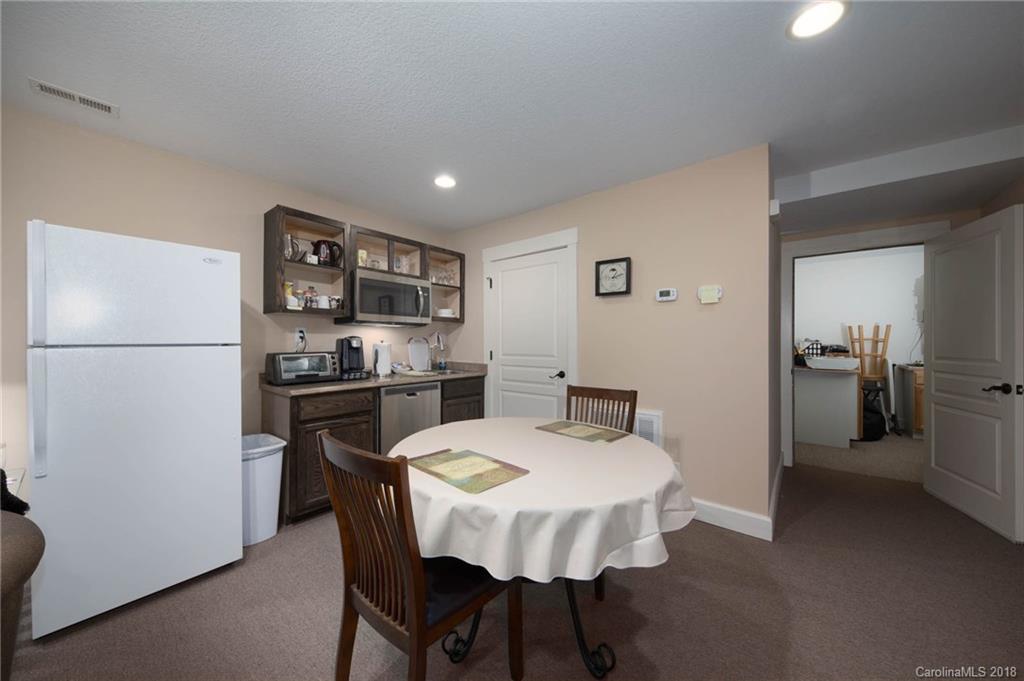 69 Wagon Road Asheville NC 28805