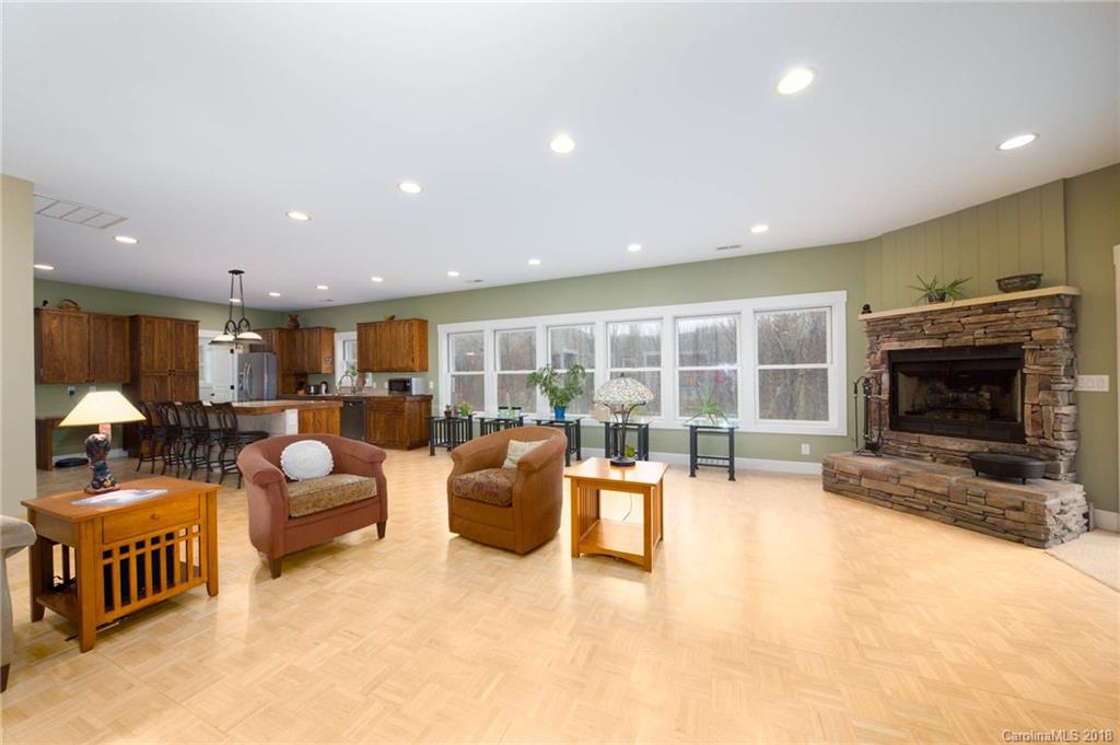 69 Wagon Road Asheville NC 28805