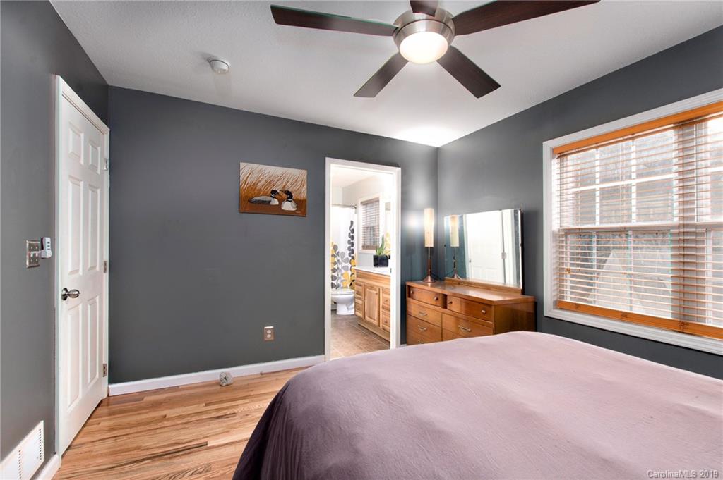 32 Piercy Street Asheville NC 28806