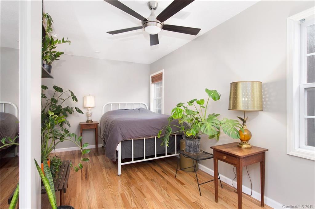 32 Piercy Street Asheville NC 28806