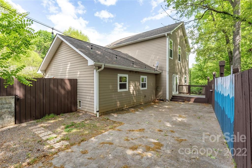 21 Triple H Drive Asheville NC 28806