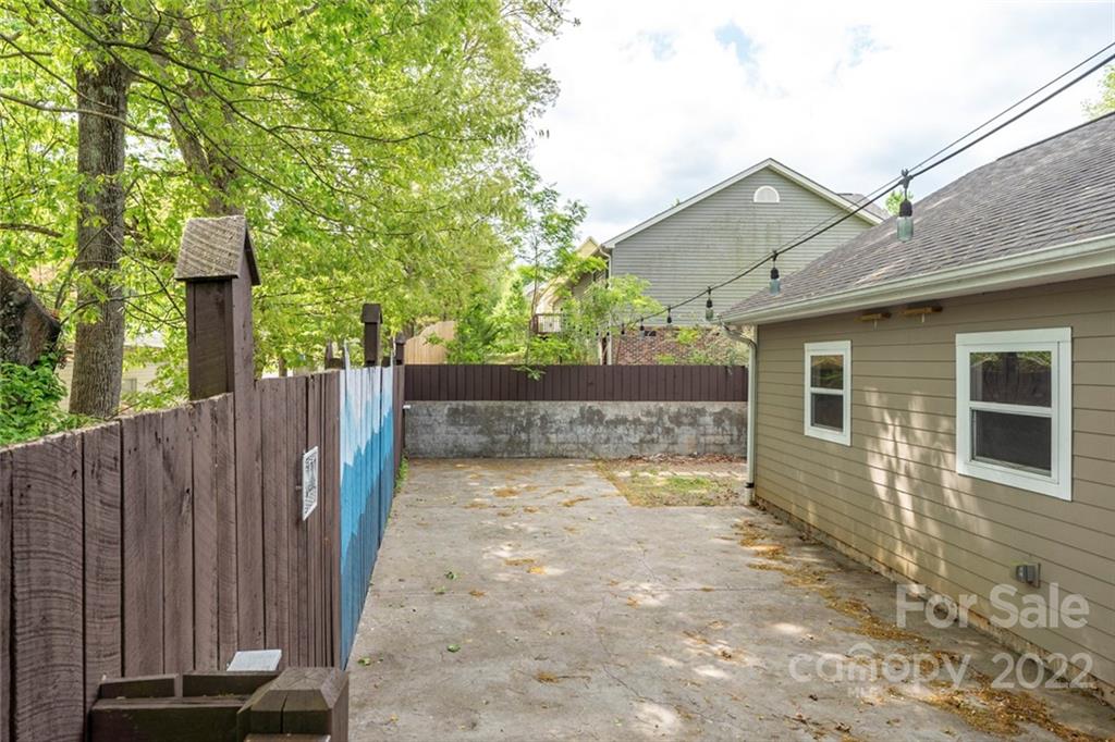 21 Triple H Drive Asheville NC 28806