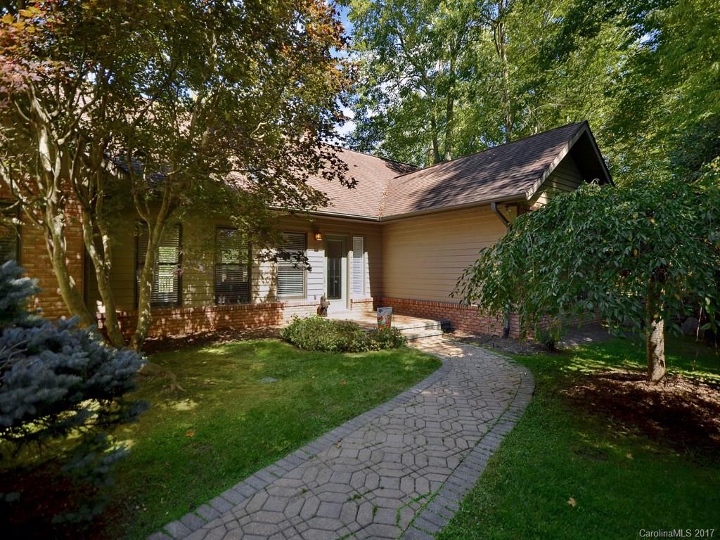 7 Ravenwood Lane Horse Shoe NC 28742