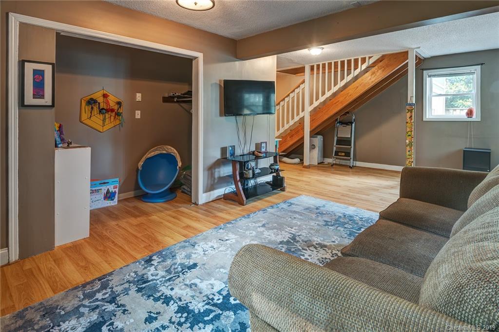 9 Oakland Street Weaverville NC 28787