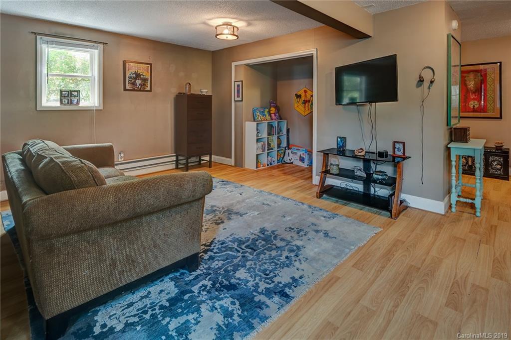 9 Oakland Street Weaverville NC 28787